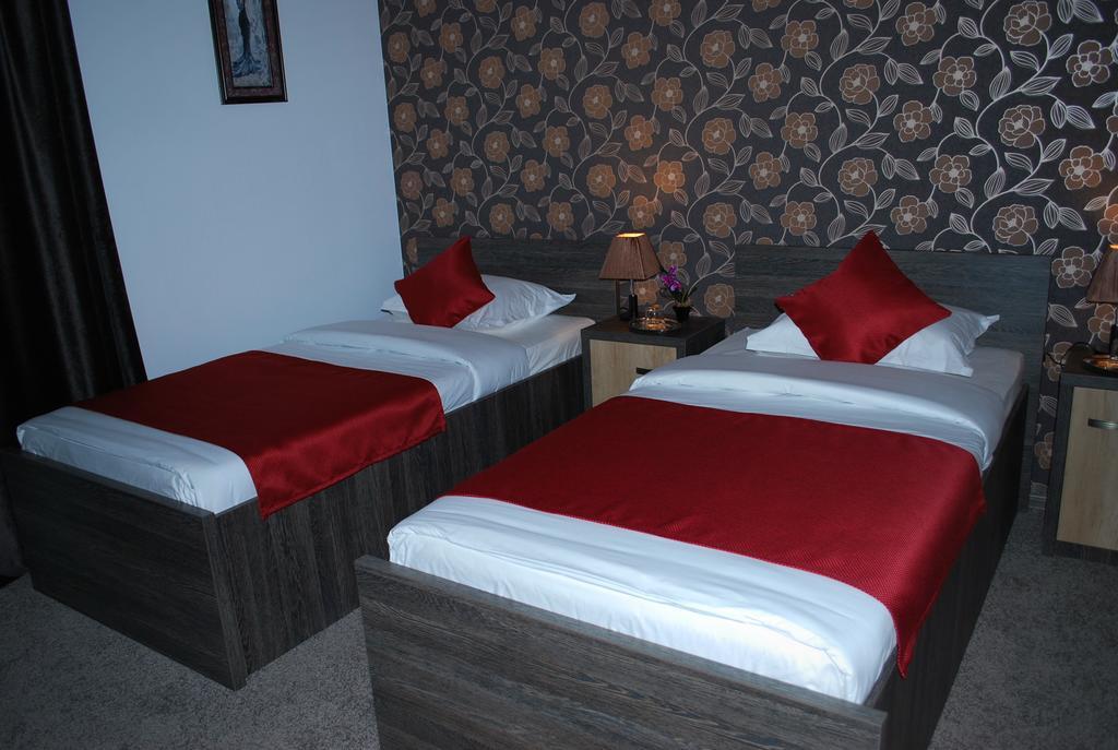 Harmonie Radauti Albergue Habitación foto