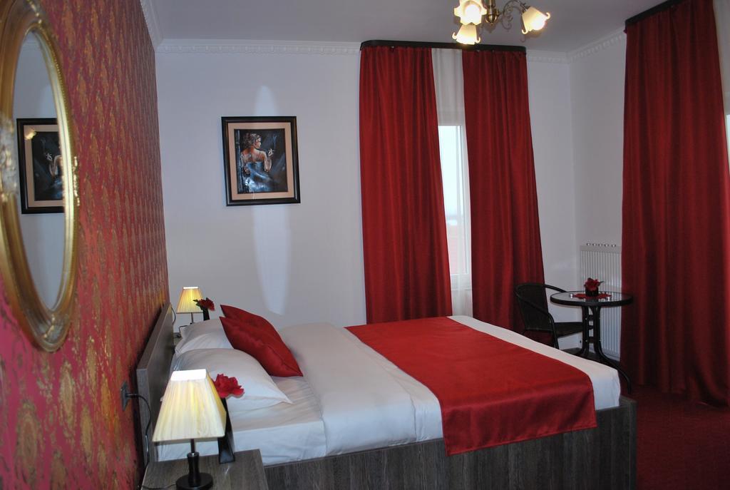 Harmonie Radauti Albergue Habitación foto