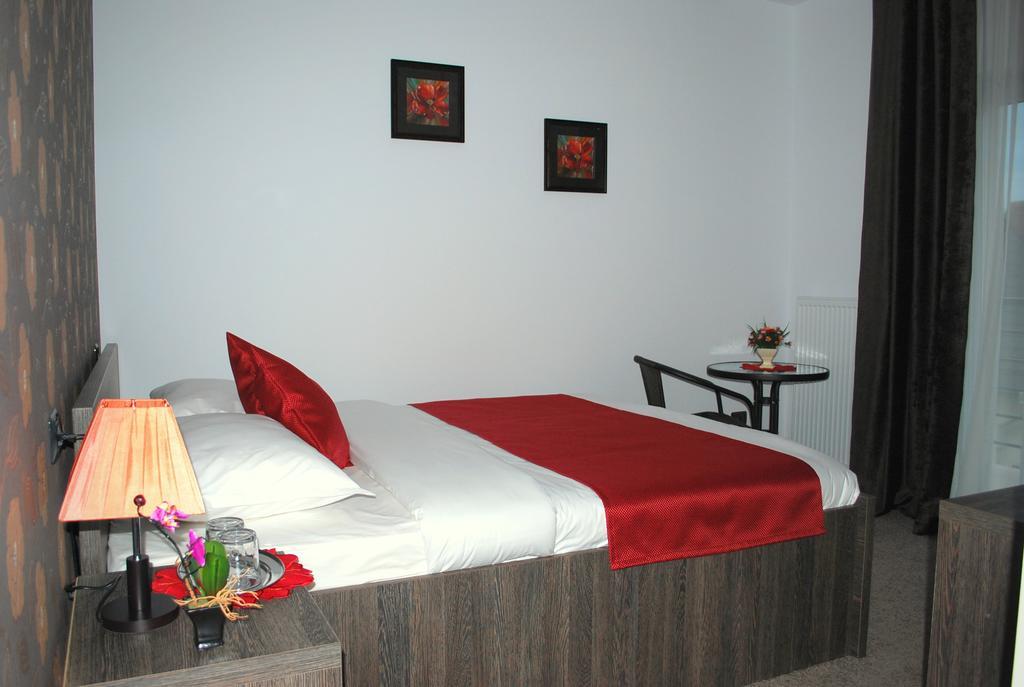 Harmonie Radauti Albergue Habitación foto
