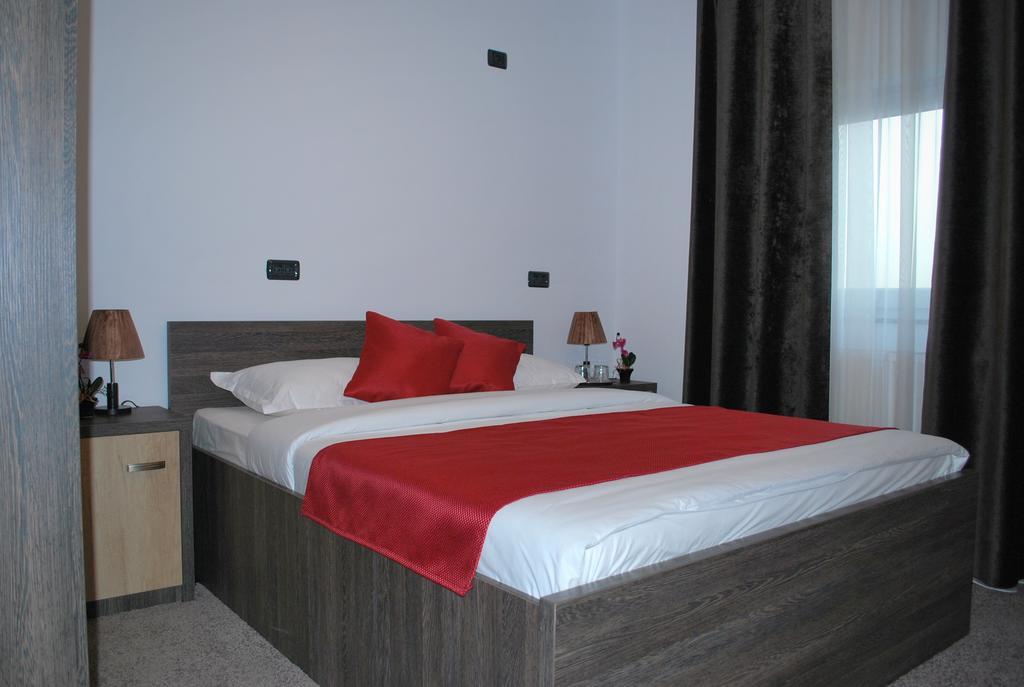 Harmonie Radauti Albergue Habitación foto